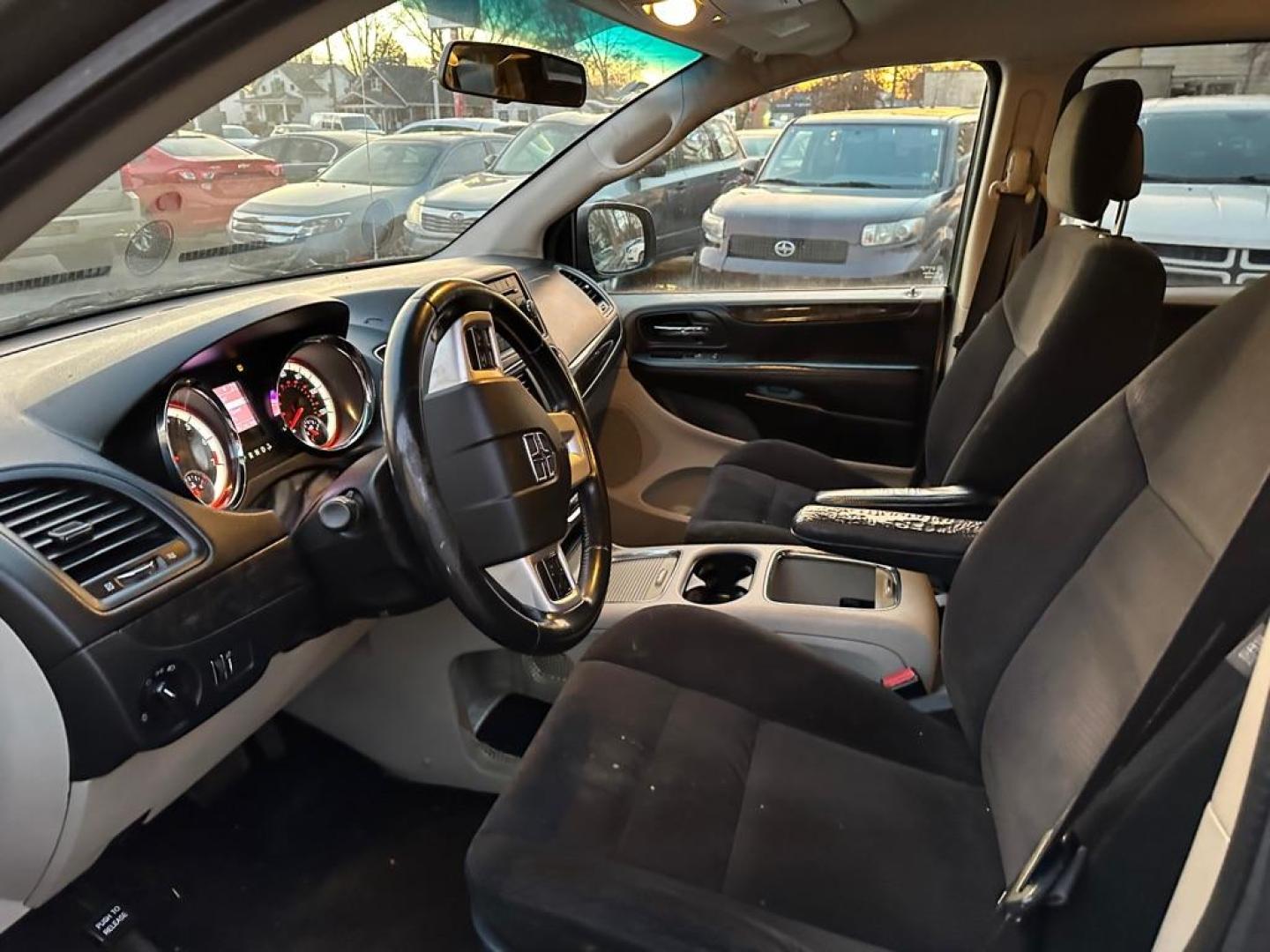 2015 BLACK DODGE GRAND CARAVAN SXT (2C4RDGCGXFR) with an 3.6L engine, Automatic transmission, located at 1708 Broadway, Rockford, IL, 61104, (815) 397-5010, 42.252522, -89.069359 - Photo#7