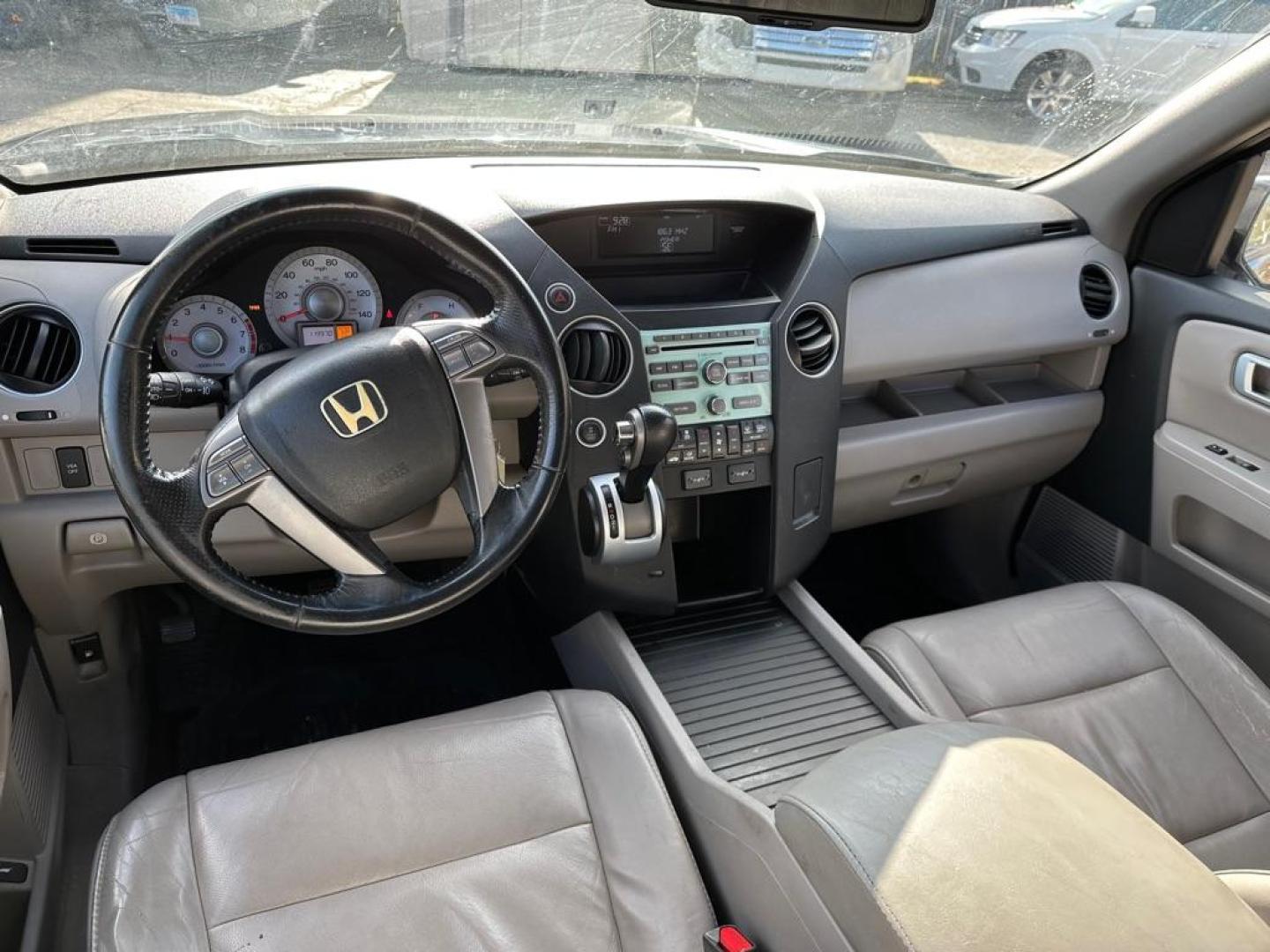 2010 BLACK HONDA PILOT EXL (5FNYF4H58AB) with an 3.5L engine, Automatic transmission, located at 1708 Broadway, Rockford, IL, 61104, (815) 397-5010, 42.252522, -89.069359 - Photo#9