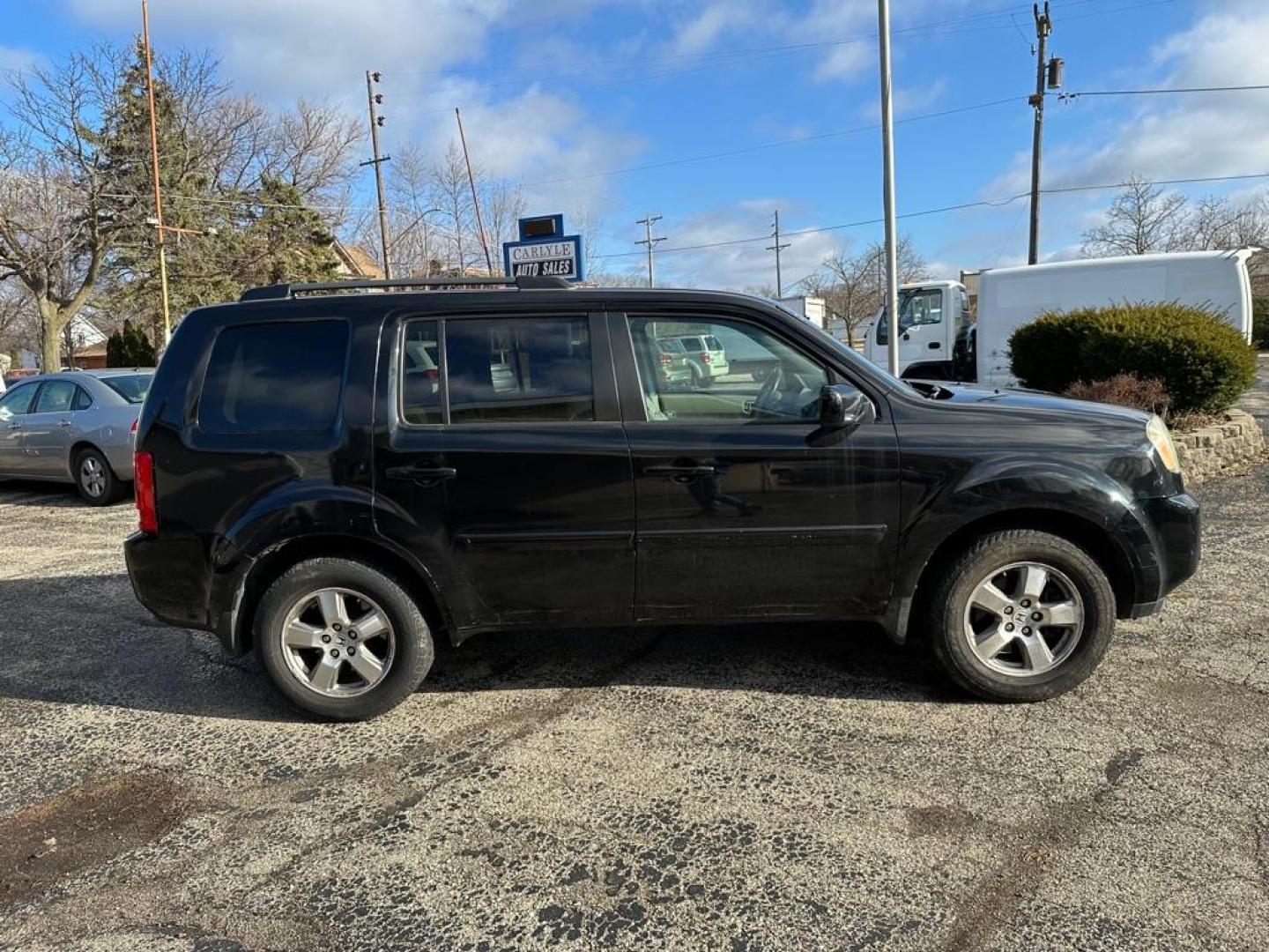 2010 BLACK HONDA PILOT EXL (5FNYF4H58AB) with an 3.5L engine, Automatic transmission, located at 1708 Broadway, Rockford, IL, 61104, (815) 397-5010, 42.252522, -89.069359 - Photo#2