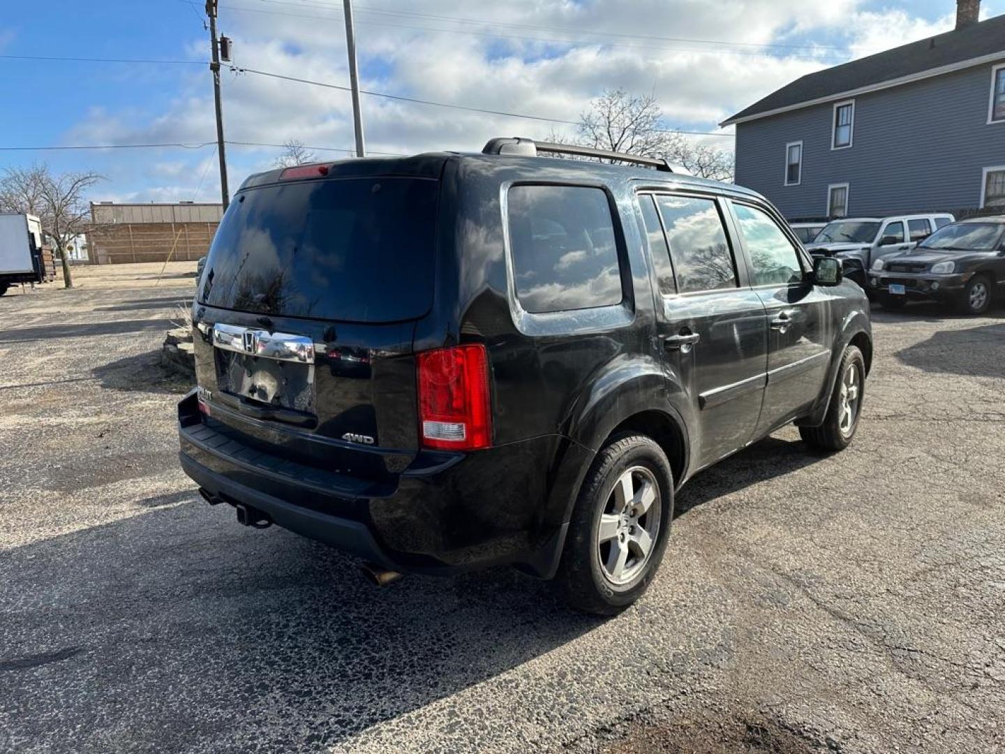 2010 BLACK HONDA PILOT EXL (5FNYF4H58AB) with an 3.5L engine, Automatic transmission, located at 1708 Broadway, Rockford, IL, 61104, (815) 397-5010, 42.252522, -89.069359 - Photo#3