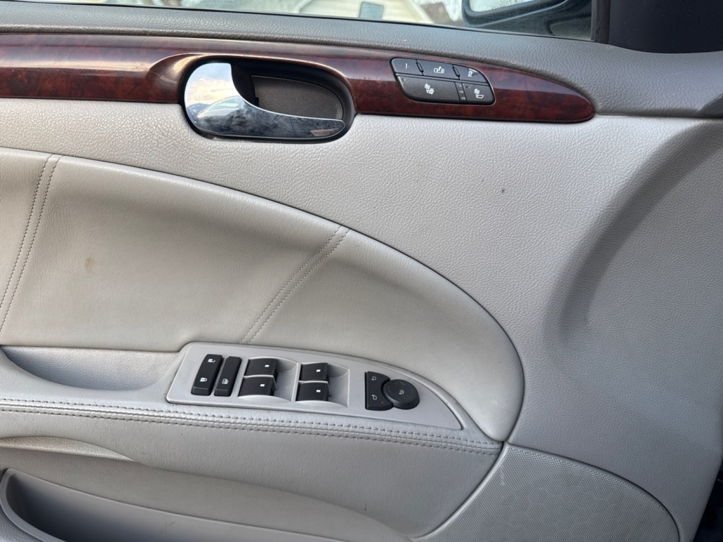 2007 BLUE BUICK LUCERNE CXL (1G4HD57287U) with an 3.8L engine, Automatic transmission, located at 1708 Broadway, Rockford, IL, 61104, (815) 397-5010, 42.252522, -89.069359- Photo#4