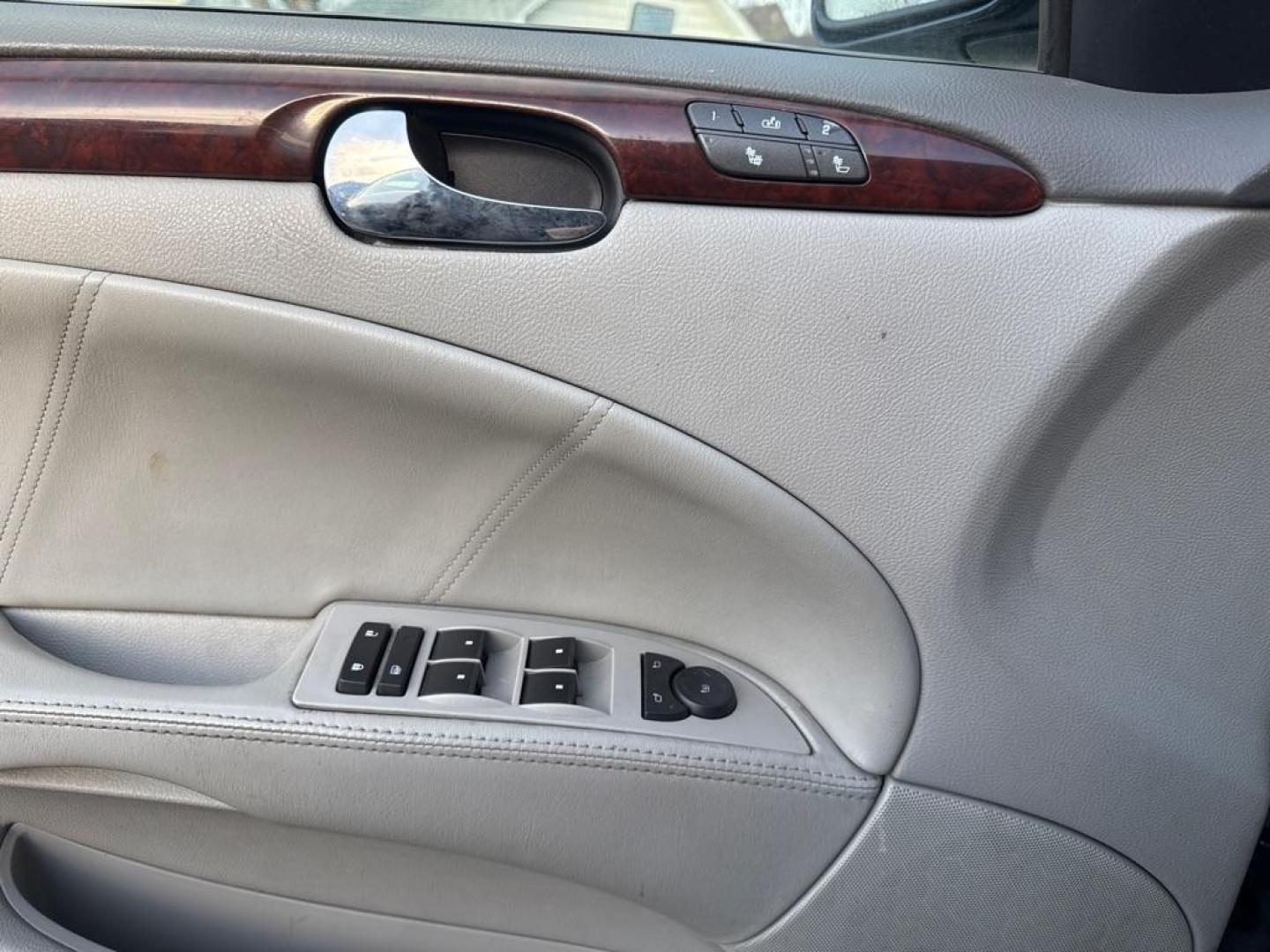 2007 BLUE BUICK LUCERNE CXL (1G4HD57287U) with an 3.8L engine, Automatic transmission, located at 1708 Broadway, Rockford, IL, 61104, (815) 397-5010, 42.252522, -89.069359 - Photo#8