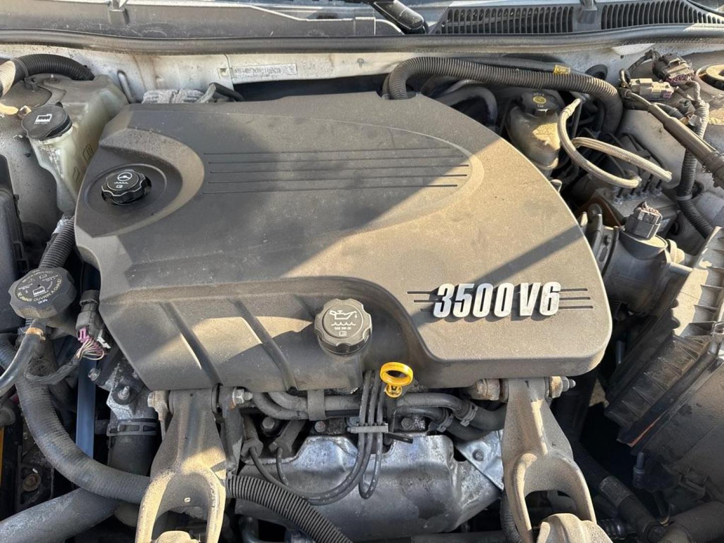 2009 WHITE CHEVROLET IMPALA LS (2G1WB57KX91) with an 3.5L engine, Automatic transmission, located at 1708 Broadway, Rockford, IL, 61104, (815) 397-5010, 42.252522, -89.069359 - Photo#9