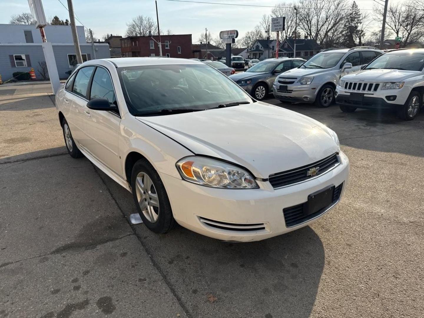 2009 WHITE CHEVROLET IMPALA LS (2G1WB57KX91) with an 3.5L engine, Automatic transmission, located at 1708 Broadway, Rockford, IL, 61104, (815) 397-5010, 42.252522, -89.069359 - Photo#1