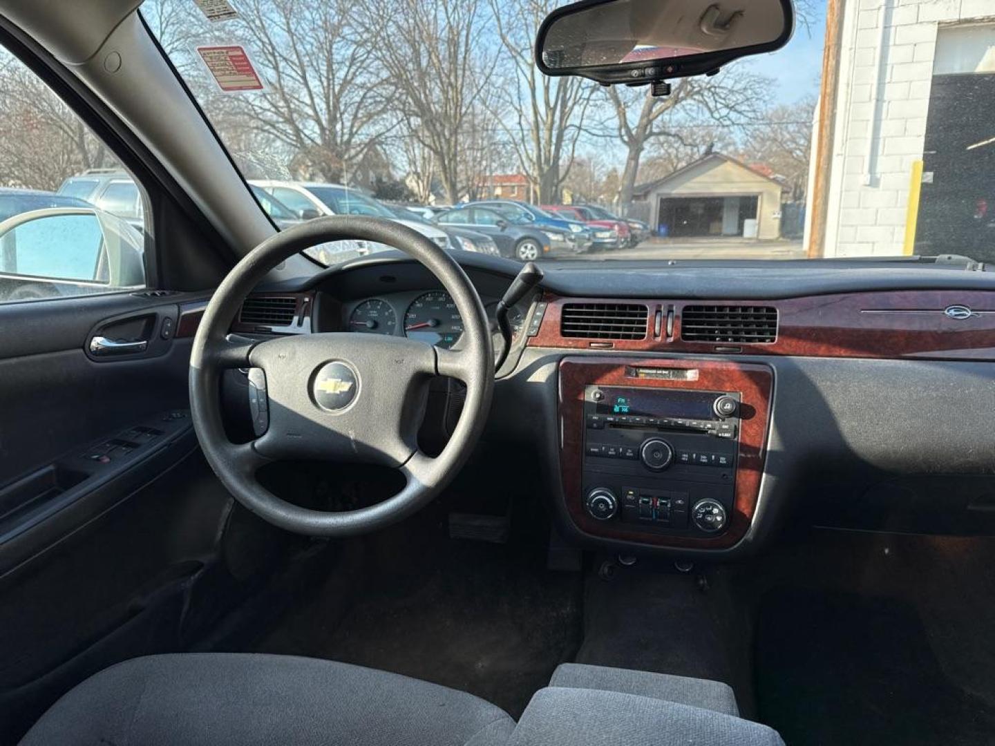 2009 WHITE CHEVROLET IMPALA LS (2G1WB57KX91) with an 3.5L engine, Automatic transmission, located at 1708 Broadway, Rockford, IL, 61104, (815) 397-5010, 42.252522, -89.069359 - Photo#5
