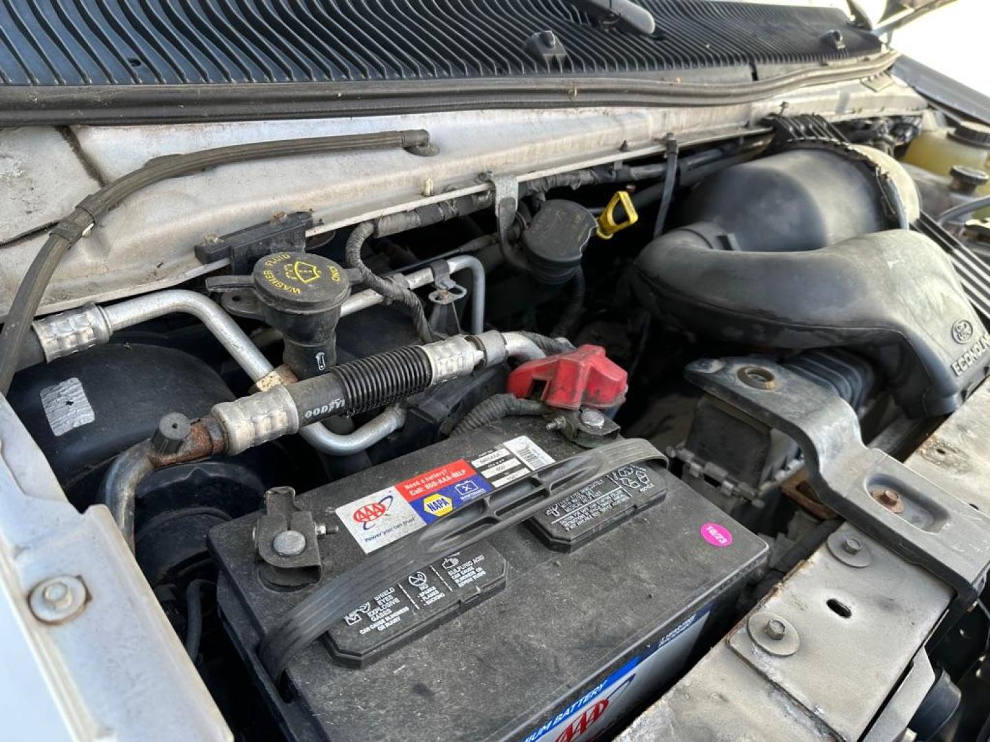 2013 WHITE FORD ECONOLINE E350 SUPER DUTY VAN (1FTSS3EL5DD) with an 5.4L engine, Automatic transmission, located at 1708 Broadway, Rockford, IL, 61104, (815) 397-5010, 42.252522, -89.069359 - Photo#18