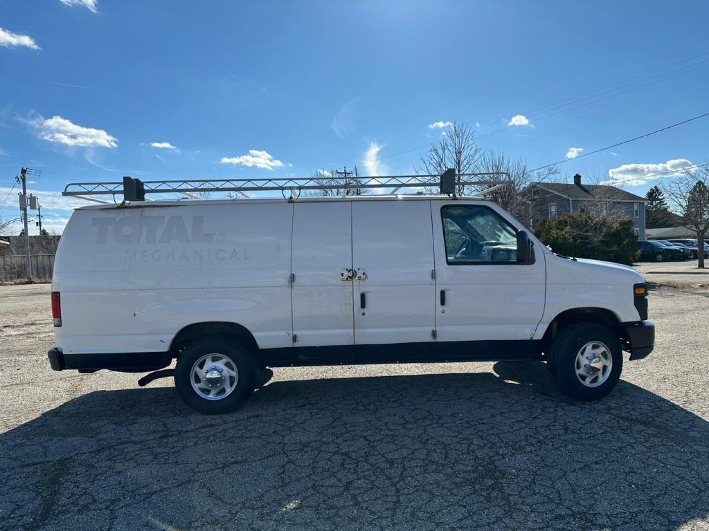2013 WHITE FORD ECONOLINE E350 SUPER DUTY VAN (1FTSS3EL5DD) with an 5.4L engine, Automatic transmission, located at 1708 Broadway, Rockford, IL, 61104, (815) 397-5010, 42.252522, -89.069359 - Photo#3