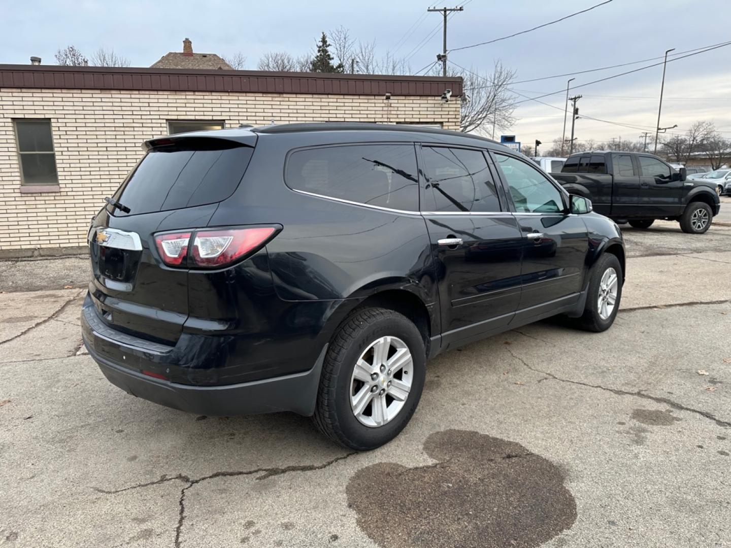 2013 BLACK CHEVROLET TRAVERSE LT (1GNKVGKD1DJ) with an 3.6L engine, Automatic transmission, located at 1708 Broadway, Rockford, IL, 61104, (815) 397-5010, 42.252522, -89.069359- Photo#4