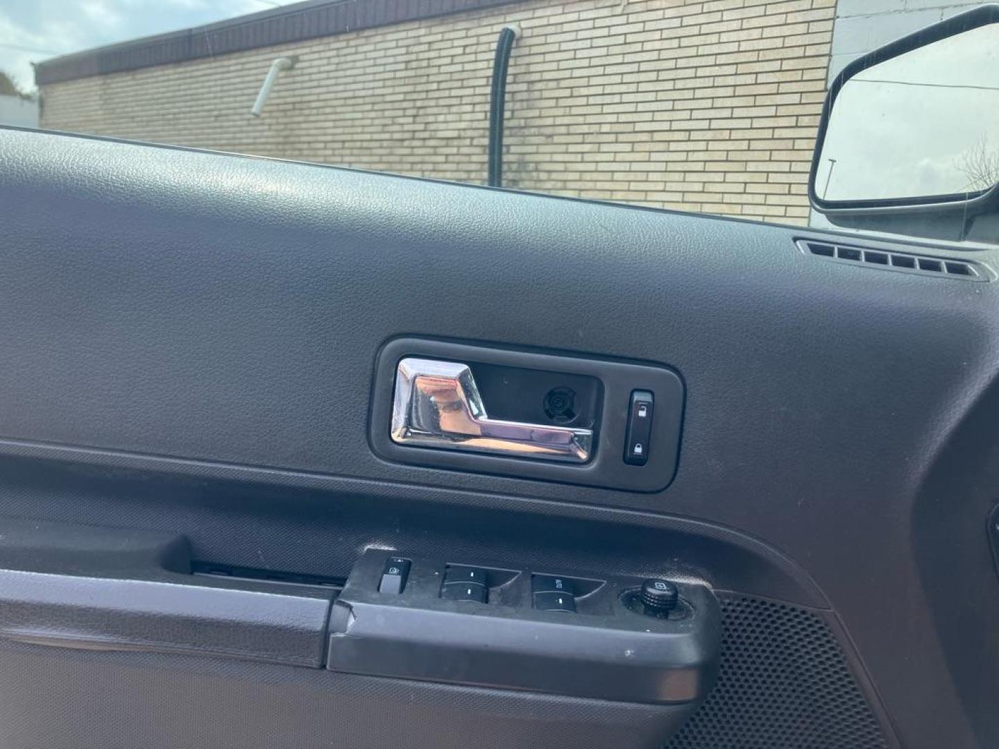 2008 BLACK FORD EDGE SEL (2FMDK38C38B) with an 3.5L engine, Automatic transmission, located at 1708 Broadway, Rockford, IL, 61104, (815) 397-5010, 42.252522, -89.069359 - Photo#6