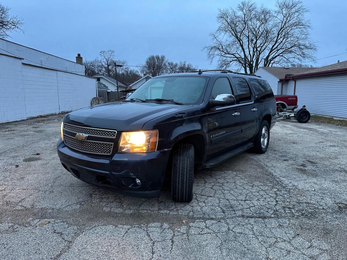 2007 BLUE CHEVROLET SUBURBAN 1500 (1GNFK163X7J) with an 5.3L engine, Automatic transmission, located at 1708 Broadway, Rockford, IL, 61104, (815) 397-5010, 42.252522, -89.069359- Photo#0
