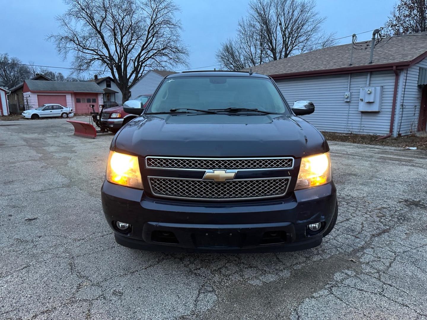 2007 BLUE CHEVROLET SUBURBAN 1500 (1GNFK163X7J) with an 5.3L engine, Automatic transmission, located at 1708 Broadway, Rockford, IL, 61104, (815) 397-5010, 42.252522, -89.069359- Photo#1