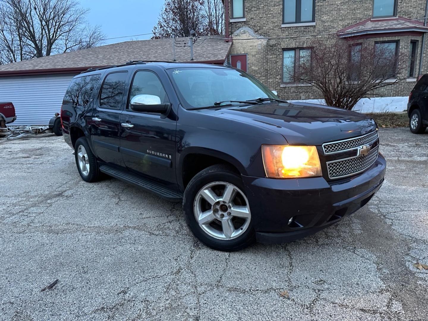 2007 BLUE CHEVROLET SUBURBAN 1500 (1GNFK163X7J) with an 5.3L engine, Automatic transmission, located at 1708 Broadway, Rockford, IL, 61104, (815) 397-5010, 42.252522, -89.069359- Photo#2
