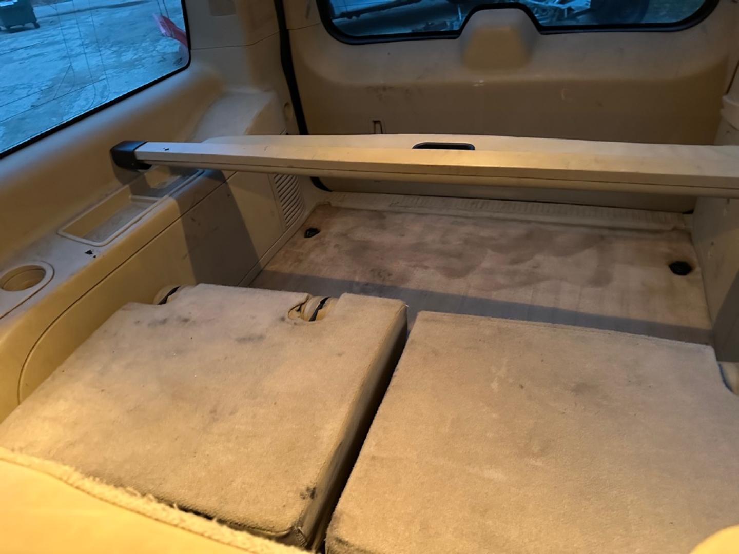 2007 BLUE CHEVROLET SUBURBAN 1500 (1GNFK163X7J) with an 5.3L engine, Automatic transmission, located at 1708 Broadway, Rockford, IL, 61104, (815) 397-5010, 42.252522, -89.069359- Photo#8