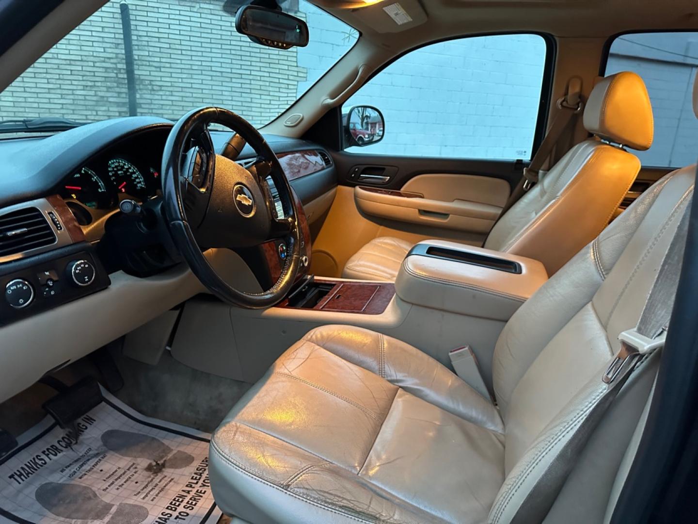 2007 BLUE CHEVROLET SUBURBAN 1500 (1GNFK163X7J) with an 5.3L engine, Automatic transmission, located at 1708 Broadway, Rockford, IL, 61104, (815) 397-5010, 42.252522, -89.069359- Photo#10