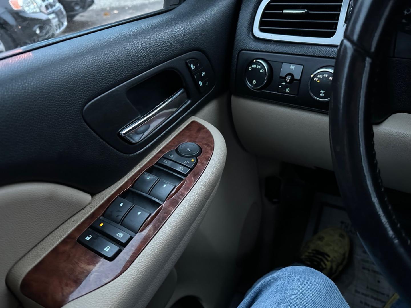 2007 BLUE CHEVROLET SUBURBAN 1500 (1GNFK163X7J) with an 5.3L engine, Automatic transmission, located at 1708 Broadway, Rockford, IL, 61104, (815) 397-5010, 42.252522, -89.069359- Photo#11