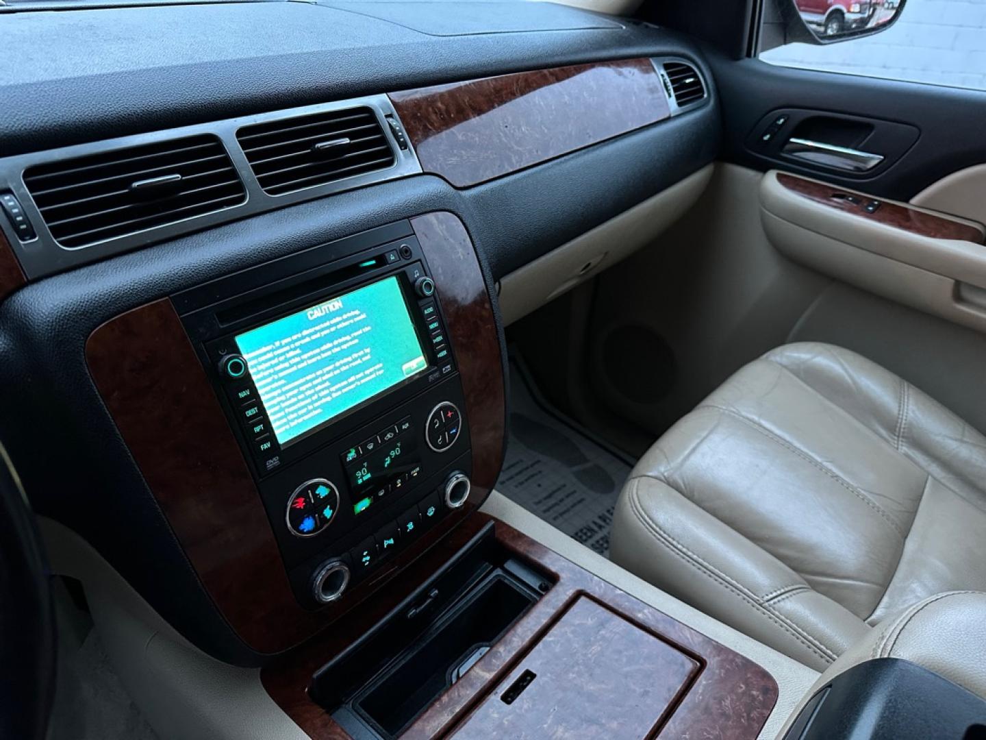 2007 BLUE CHEVROLET SUBURBAN 1500 (1GNFK163X7J) with an 5.3L engine, Automatic transmission, located at 1708 Broadway, Rockford, IL, 61104, (815) 397-5010, 42.252522, -89.069359- Photo#12