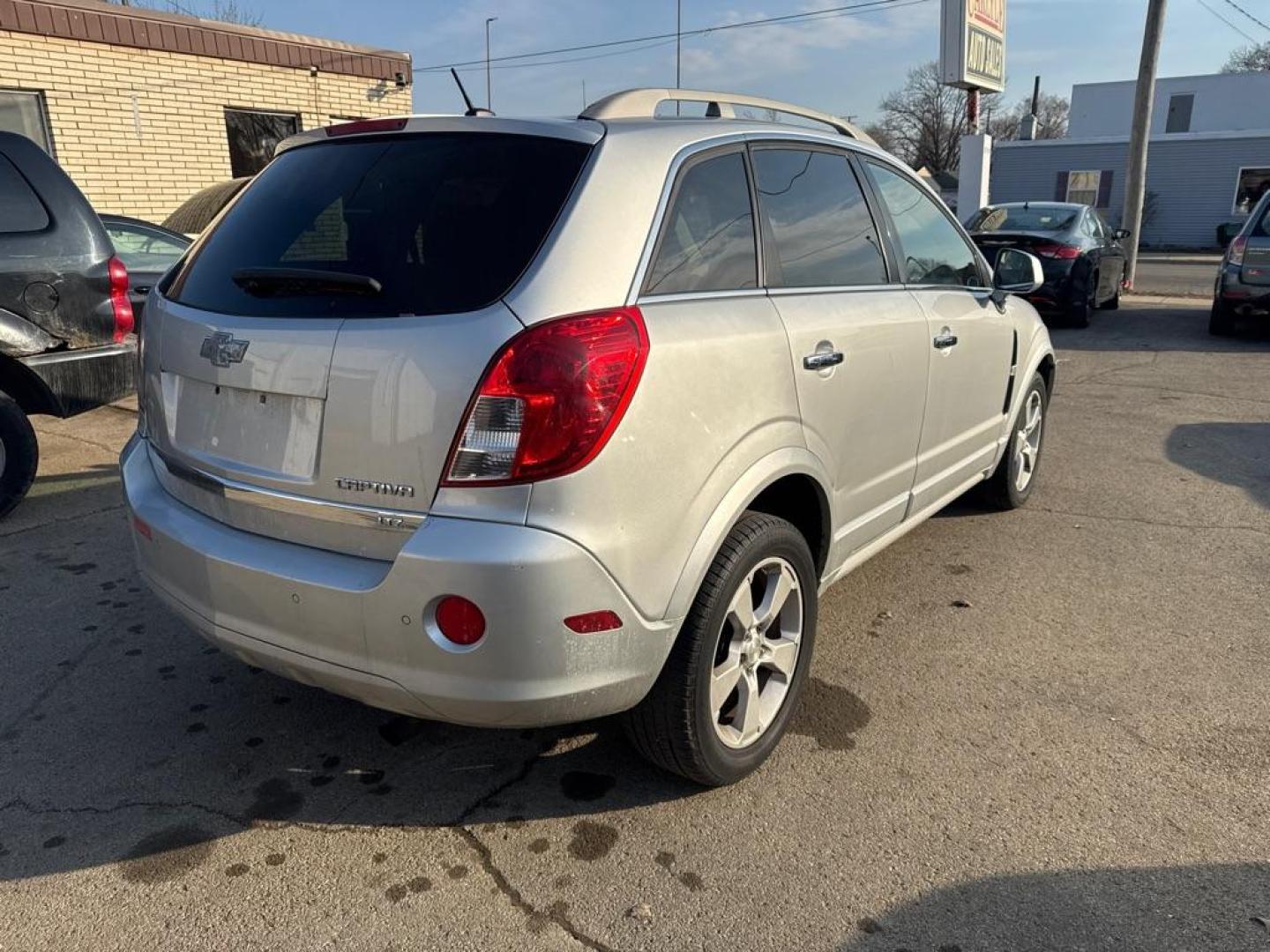 2014 SILVER CHEVROLET CAPTIVA LTZ (3GNAL4EK1ES) with an 2.4L engine, Automatic transmission, located at 1708 Broadway, Rockford, IL, 61104, (815) 397-5010, 42.252522, -89.069359 - Photo#2