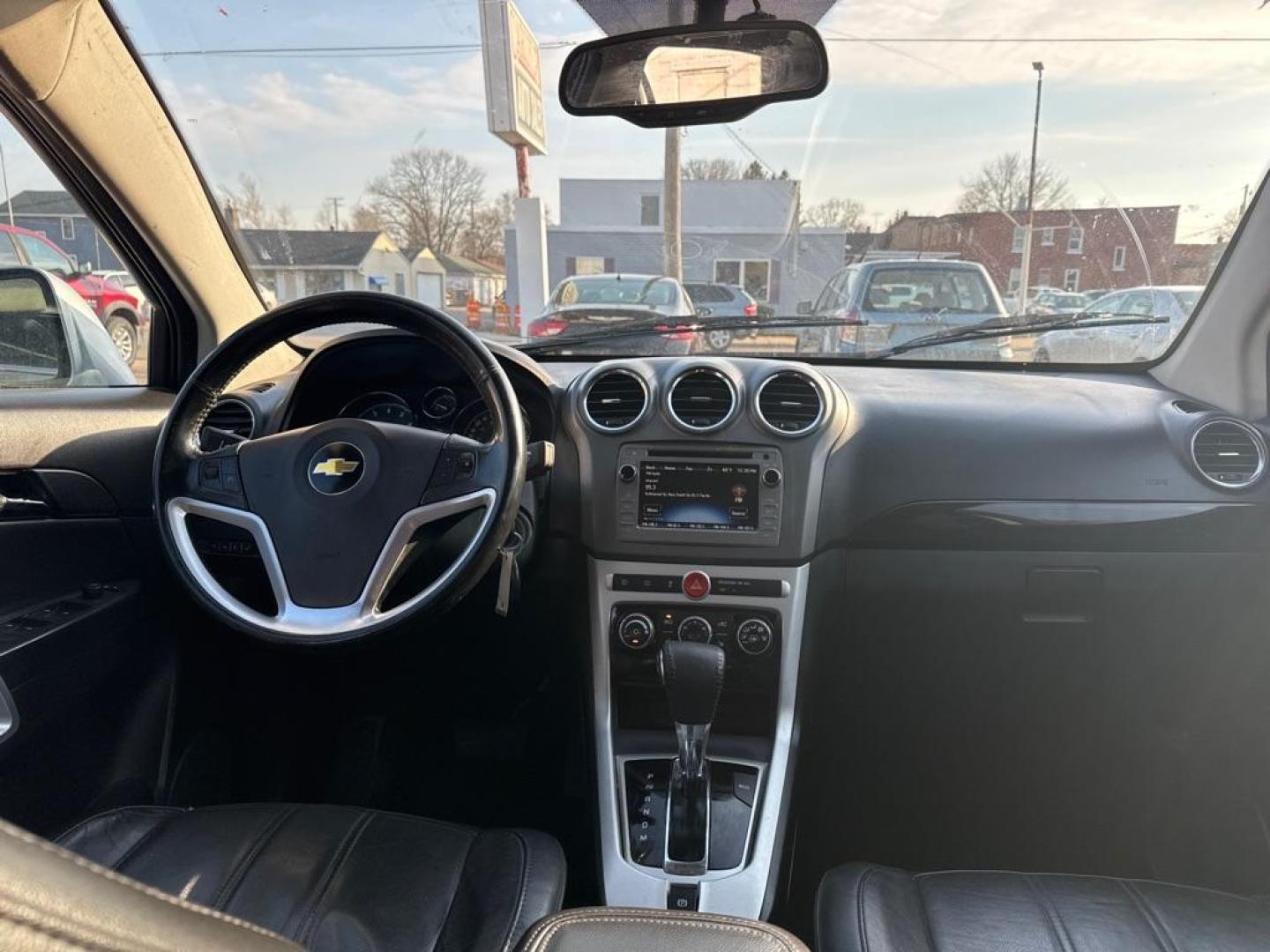 2014 SILVER CHEVROLET CAPTIVA LTZ (3GNAL4EK1ES) with an 2.4L engine, Automatic transmission, located at 1708 Broadway, Rockford, IL, 61104, (815) 397-5010, 42.252522, -89.069359 - Photo#5