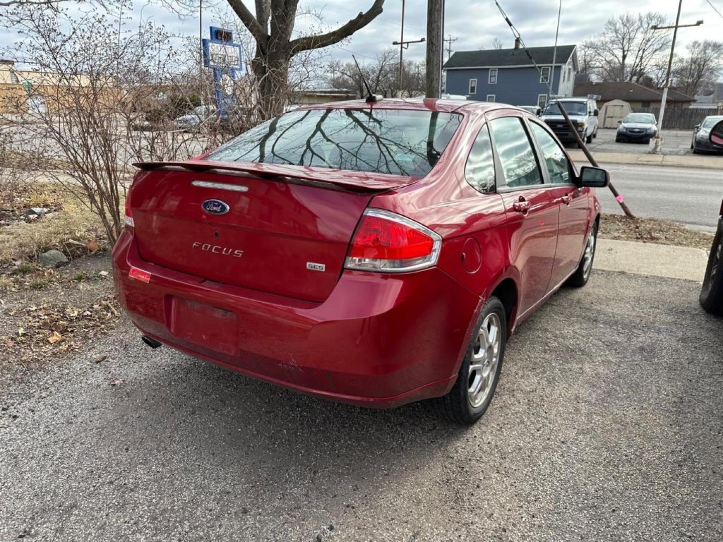 2009 RED FORD FOCUS SES (1FAHP36N59W) with an 2.0L engine, Automatic transmission, located at 1708 Broadway, Rockford, IL, 61104, (815) 397-5010, 42.252522, -89.069359 - Photo#3