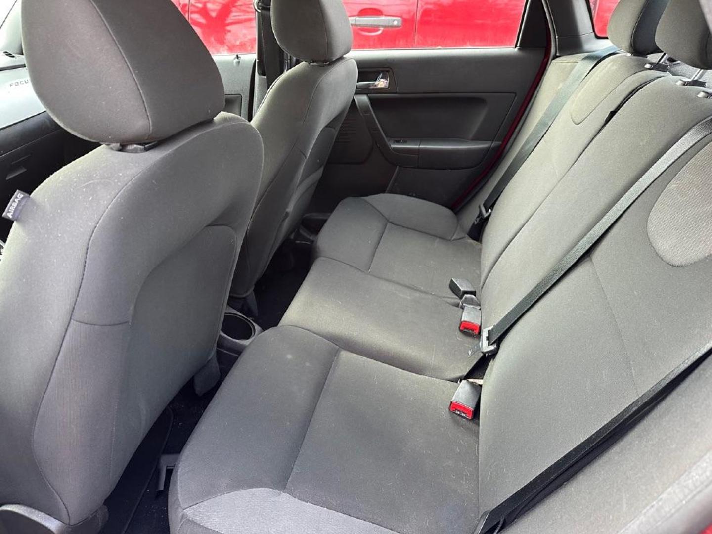 2009 RED FORD FOCUS SES (1FAHP36N59W) with an 2.0L engine, Automatic transmission, located at 1708 Broadway, Rockford, IL, 61104, (815) 397-5010, 42.252522, -89.069359 - Photo#4