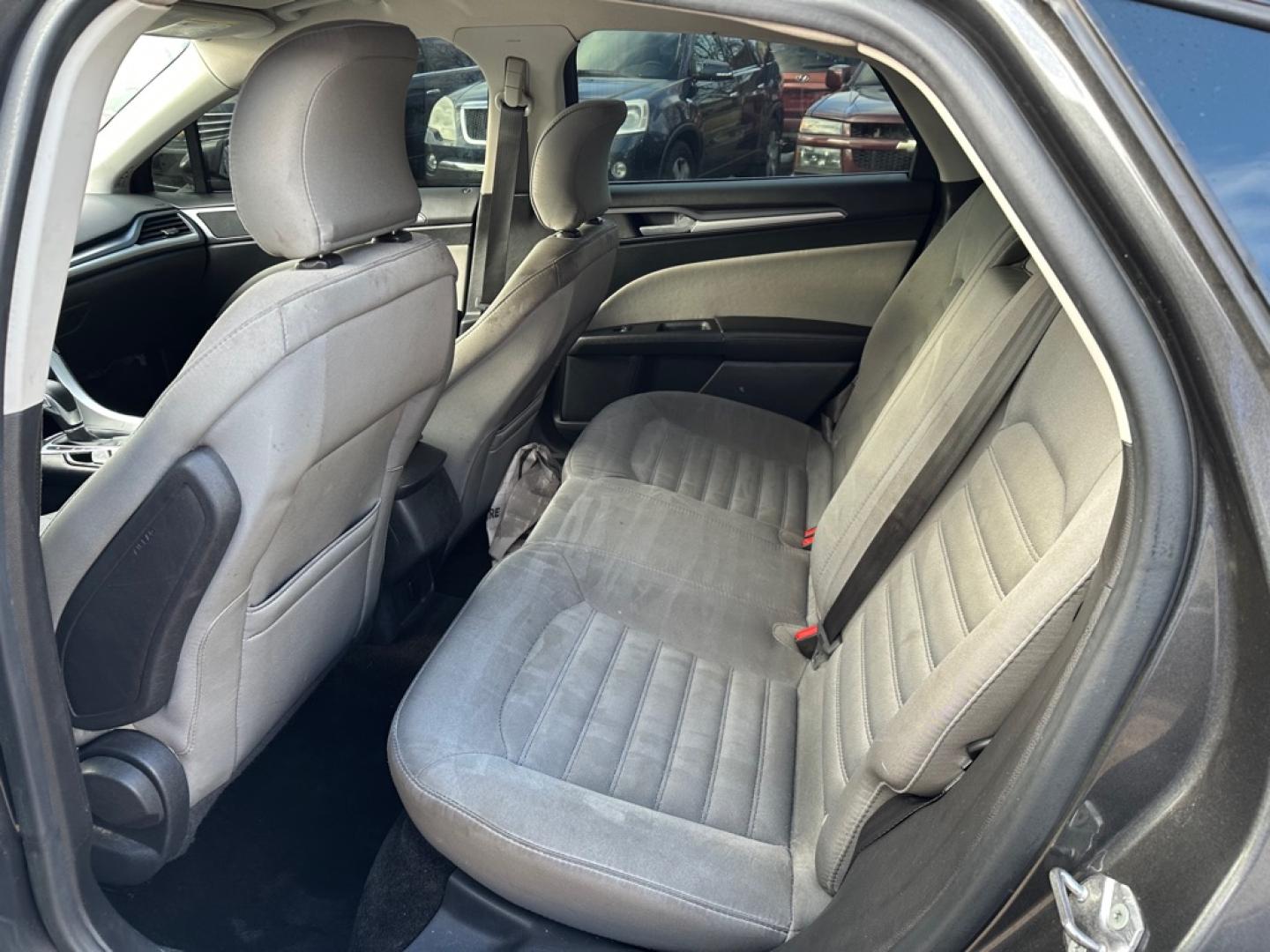 2015 GRAY FORD FUSION S (3FA6P0G75FR) with an 2.5L engine, Automatic transmission, located at 1708 Broadway, Rockford, IL, 61104, (815) 397-5010, 42.252522, -89.069359- Photo#7