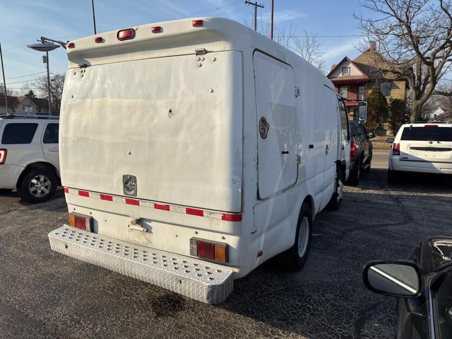 2003 WHITE ISUZU NPR (JALC4B14X37) , Automatic transmission, located at 1708 Broadway, Rockford, IL, 61104, (815) 397-5010, 42.252522, -89.069359 - Photo#2