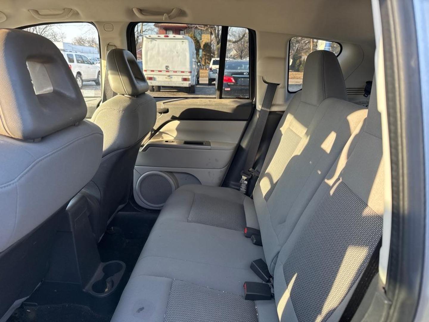 2007 SILVER JEEP COMPASS (1J8FF47W57D) with an 2.4L engine, Continuously Variable transmission, located at 1708 Broadway, Rockford, IL, 61104, (815) 397-5010, 42.252522, -89.069359 - Photo#4
