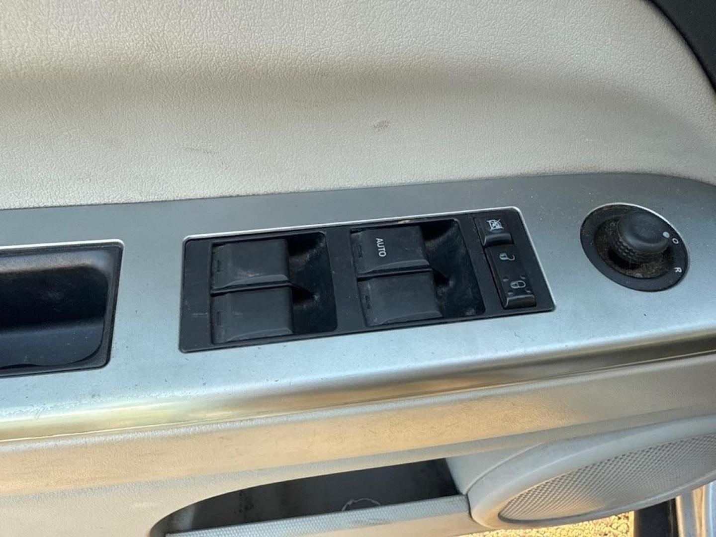 2007 SILVER JEEP COMPASS (1J8FF47W57D) with an 2.4L engine, Continuously Variable transmission, located at 1708 Broadway, Rockford, IL, 61104, (815) 397-5010, 42.252522, -89.069359 - Photo#7