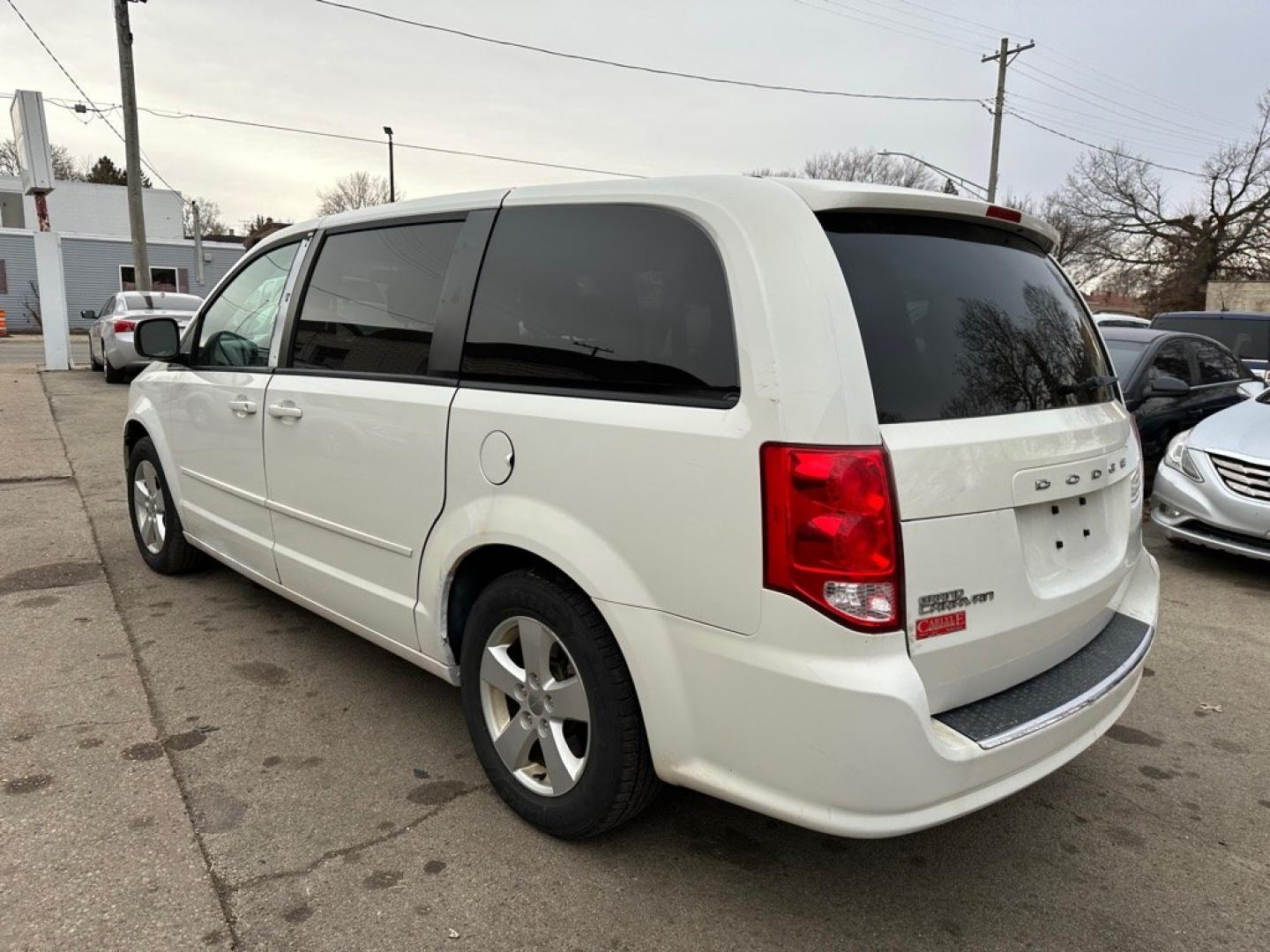 2013 WHITE DODGE GRAND CARAVAN SE (2C4RDGBGXDR) with an 3.6L engine, Automatic transmission, located at 1708 Broadway, Rockford, IL, 61104, (815) 397-5010, 42.252522, -89.069359- Photo#3