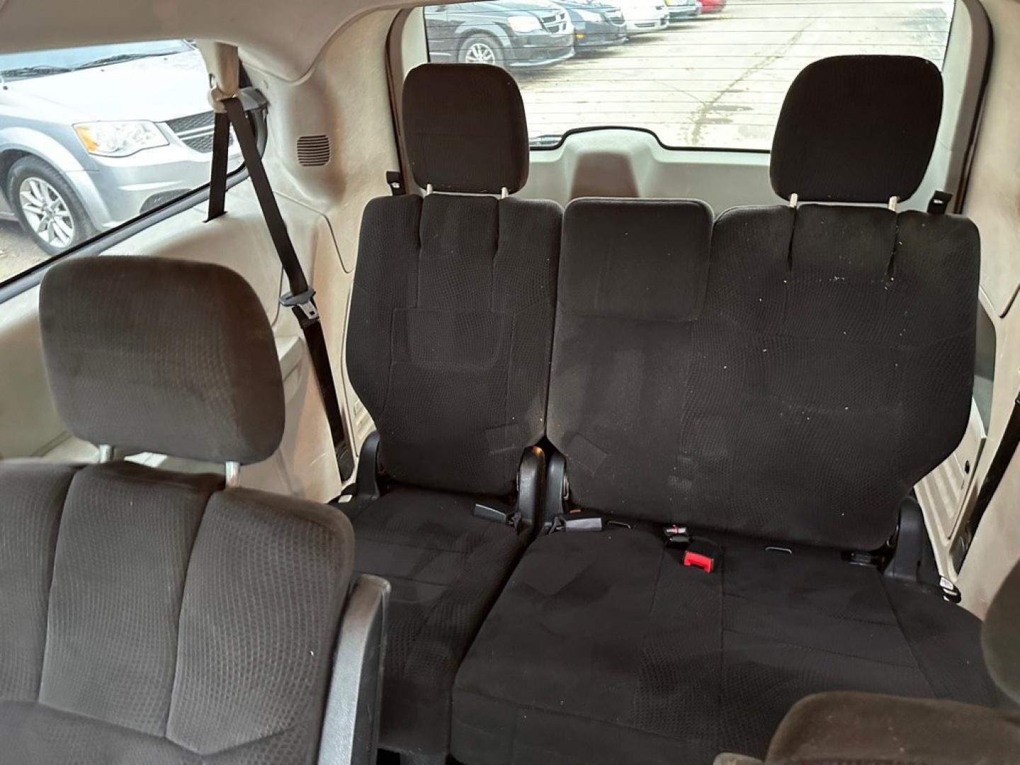 2013 WHITE DODGE GRAND CARAVAN SE (2C4RDGBGXDR) with an 3.6L engine, Automatic transmission, located at 1708 Broadway, Rockford, IL, 61104, (815) 397-5010, 42.252522, -89.069359- Photo#5