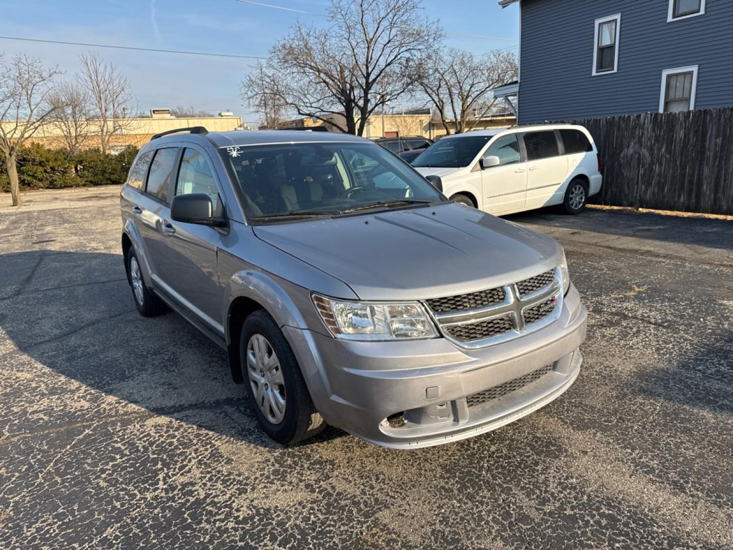 2018 GRAY DODGE JOURNEY SE (3C4PDCAB7JT) with an 2.4L engine, Automatic transmission, located at 1708 Broadway, Rockford, IL, 61104, (815) 397-5010, 42.252522, -89.069359- Photo#1