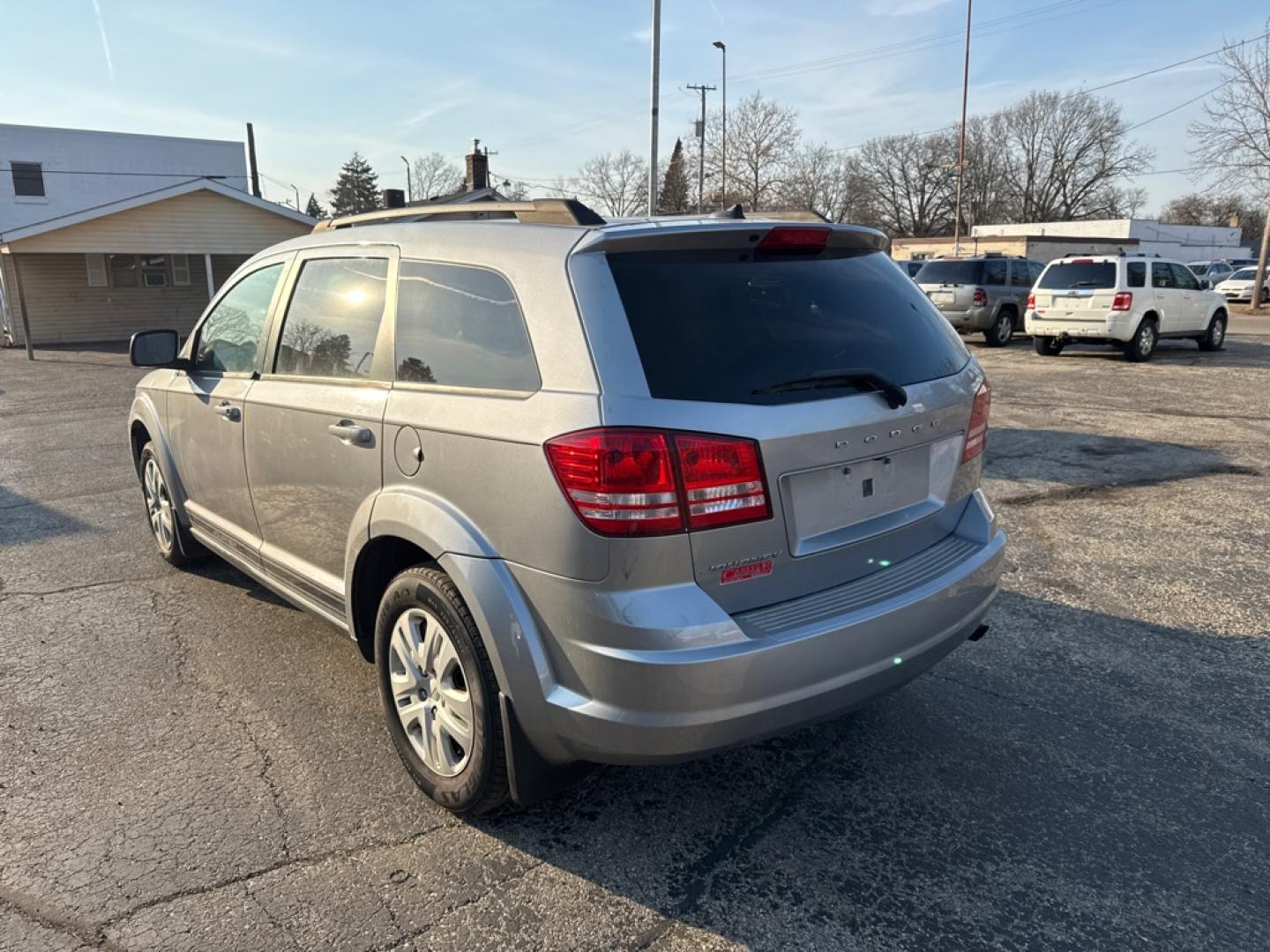 2018 GRAY DODGE JOURNEY SE (3C4PDCAB7JT) with an 2.4L engine, Automatic transmission, located at 1708 Broadway, Rockford, IL, 61104, (815) 397-5010, 42.252522, -89.069359- Photo#3