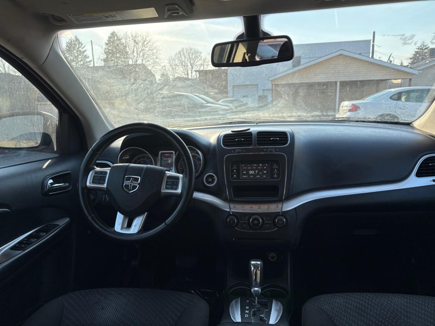 2018 GRAY DODGE JOURNEY SE (3C4PDCAB7JT) with an 2.4L engine, Automatic transmission, located at 1708 Broadway, Rockford, IL, 61104, (815) 397-5010, 42.252522, -89.069359- Photo#6