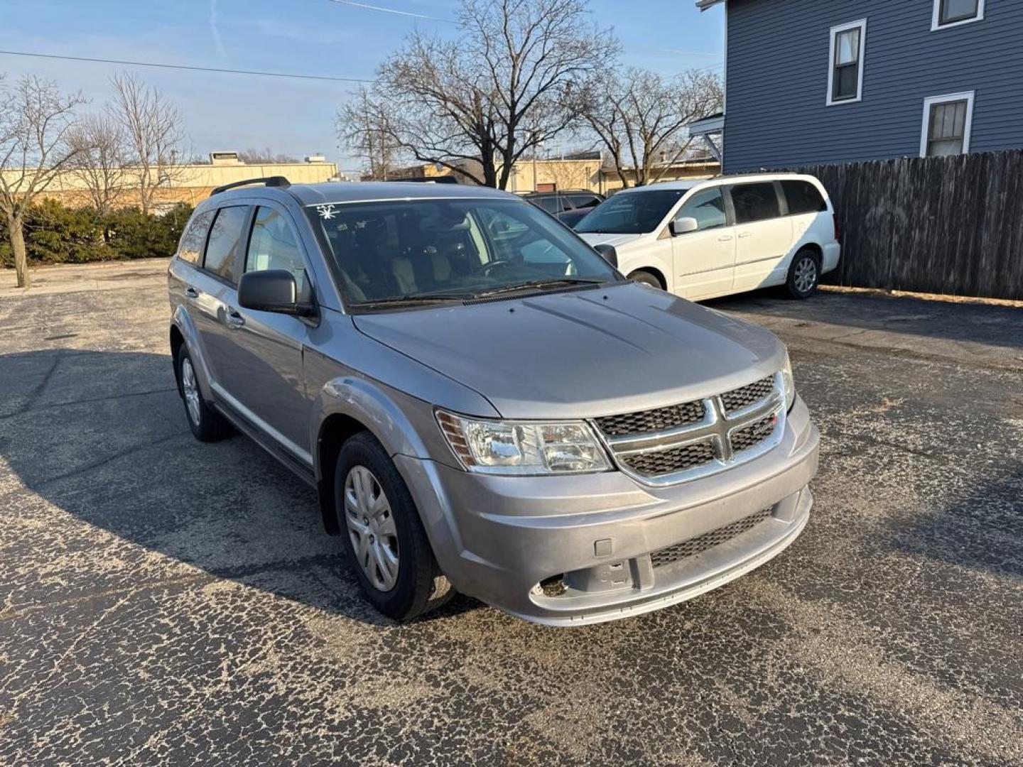 2018 GRAY DODGE JOURNEY SE (3C4PDCAB7JT) with an 2.4L engine, Automatic transmission, located at 1708 Broadway, Rockford, IL, 61104, (815) 397-5010, 42.252522, -89.069359 - Photo#1