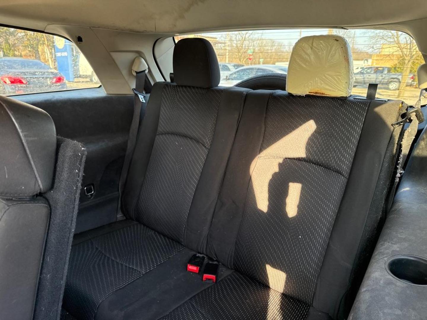 2018 GRAY DODGE JOURNEY SE (3C4PDCAB7JT) with an 2.4L engine, Automatic transmission, located at 1708 Broadway, Rockford, IL, 61104, (815) 397-5010, 42.252522, -89.069359 - Photo#4