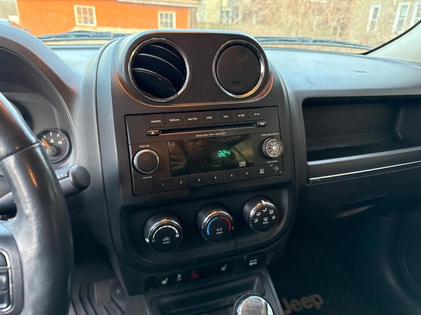2014 GRAY JEEP PATRIOT LATITUDE (1C4NJPFA9ED) with an 2.0L engine, Continuously Variable transmission, located at 1708 Broadway, Rockford, IL, 61104, (815) 397-5010, 42.252522, -89.069359 - Photo#6