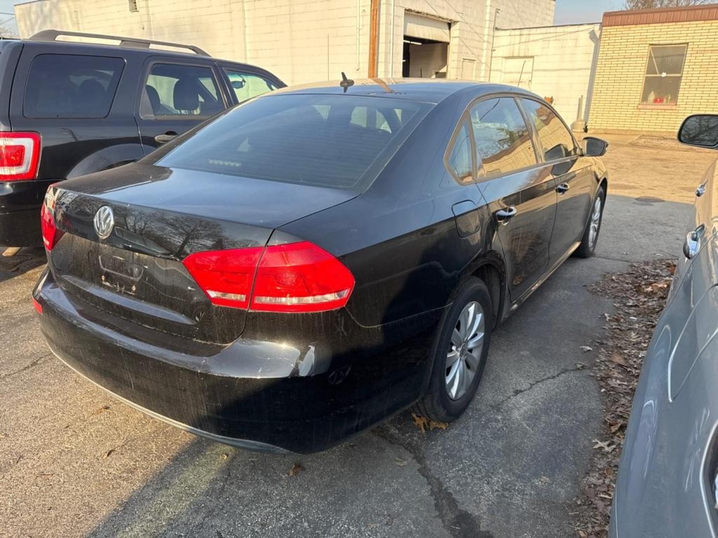 2013 BLACK VOLKSWAGEN PASSAT S (1VWAP7A38DC) with an 2.5L engine, Automatic transmission, located at 1708 Broadway, Rockford, IL, 61104, (815) 397-5010, 42.252522, -89.069359 - Photo#2