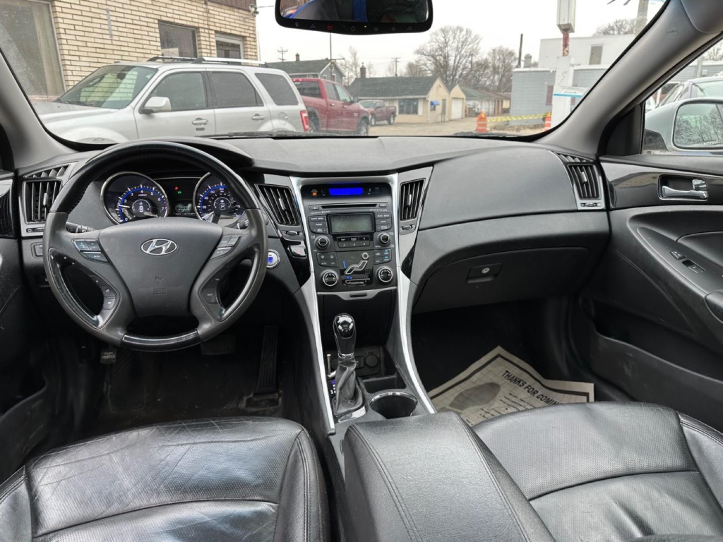 2012 SILVER HYUNDAI SONATA SE (5NPEC4AC7CH) with an 2.4L engine, Automatic transmission, located at 1708 Broadway, Rockford, IL, 61104, (815) 397-5010, 42.252522, -89.069359- Photo#5
