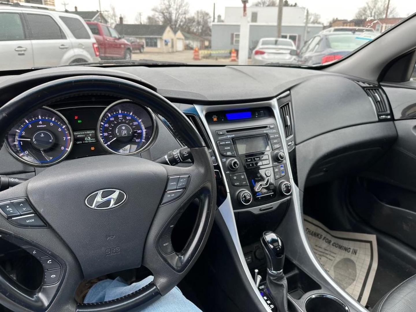 2012 SILVER HYUNDAI SONATA SE (5NPEC4AC7CH) with an 2.4L engine, Automatic transmission, located at 1708 Broadway, Rockford, IL, 61104, (815) 397-5010, 42.252522, -89.069359 - Photo#8