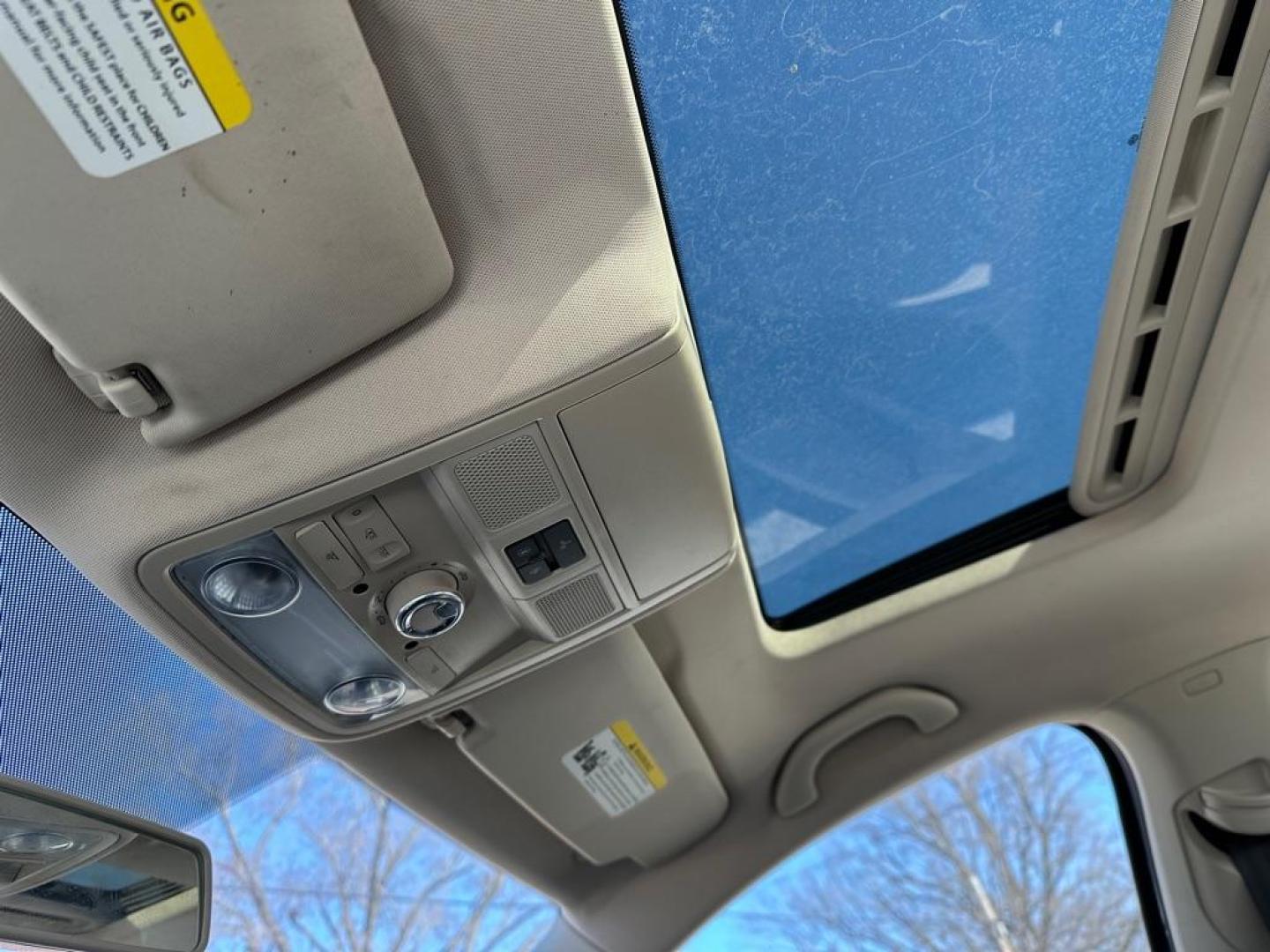 2011 BLUE VOLKSWAGEN JETTA SEL (3VWLX7AJ2BM) with an 2.5L engine, Automatic transmission, located at 1708 Broadway, Rockford, IL, 61104, (815) 397-5010, 42.252522, -89.069359 - Photo#10