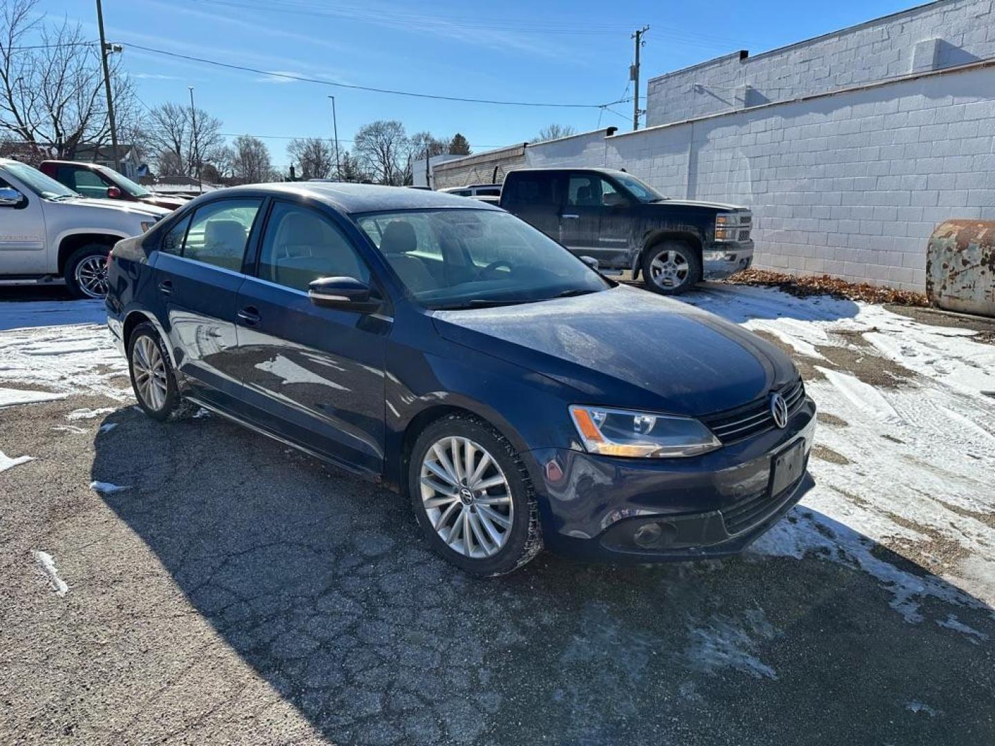 2011 BLUE VOLKSWAGEN JETTA SEL (3VWLX7AJ2BM) with an 2.5L engine, Automatic transmission, located at 1708 Broadway, Rockford, IL, 61104, (815) 397-5010, 42.252522, -89.069359 - Photo#1