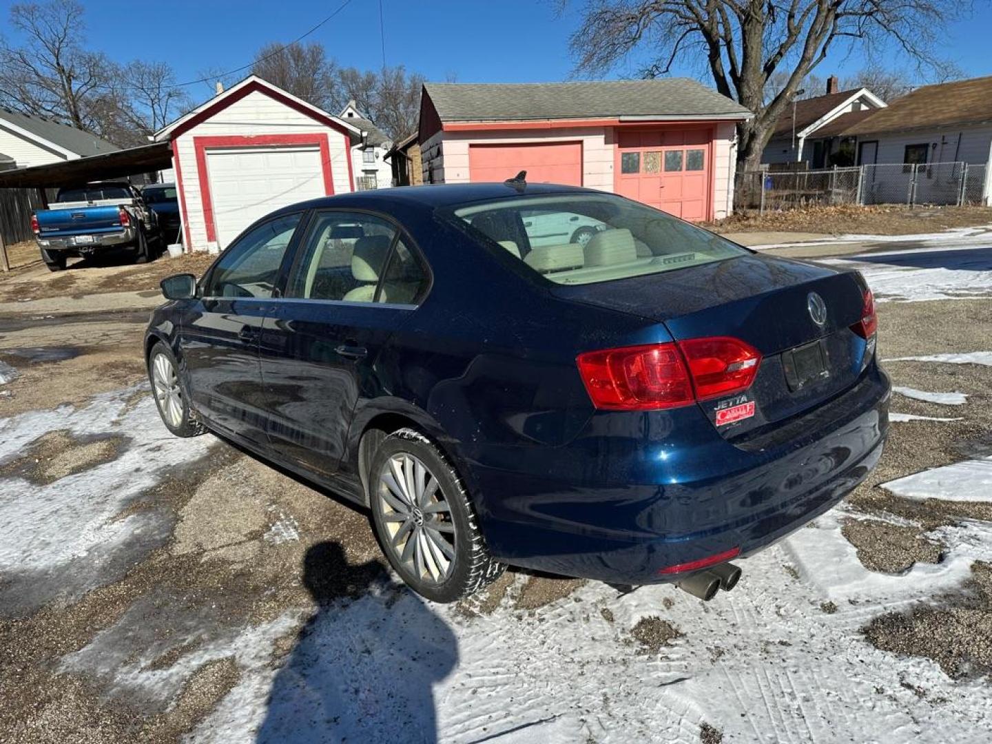 2011 BLUE VOLKSWAGEN JETTA SEL (3VWLX7AJ2BM) with an 2.5L engine, Automatic transmission, located at 1708 Broadway, Rockford, IL, 61104, (815) 397-5010, 42.252522, -89.069359 - Photo#3