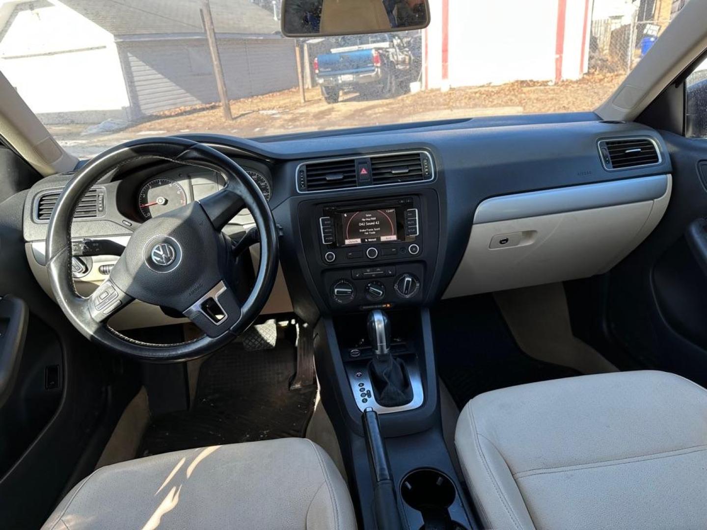 2011 BLUE VOLKSWAGEN JETTA SEL (3VWLX7AJ2BM) with an 2.5L engine, Automatic transmission, located at 1708 Broadway, Rockford, IL, 61104, (815) 397-5010, 42.252522, -89.069359 - Photo#5