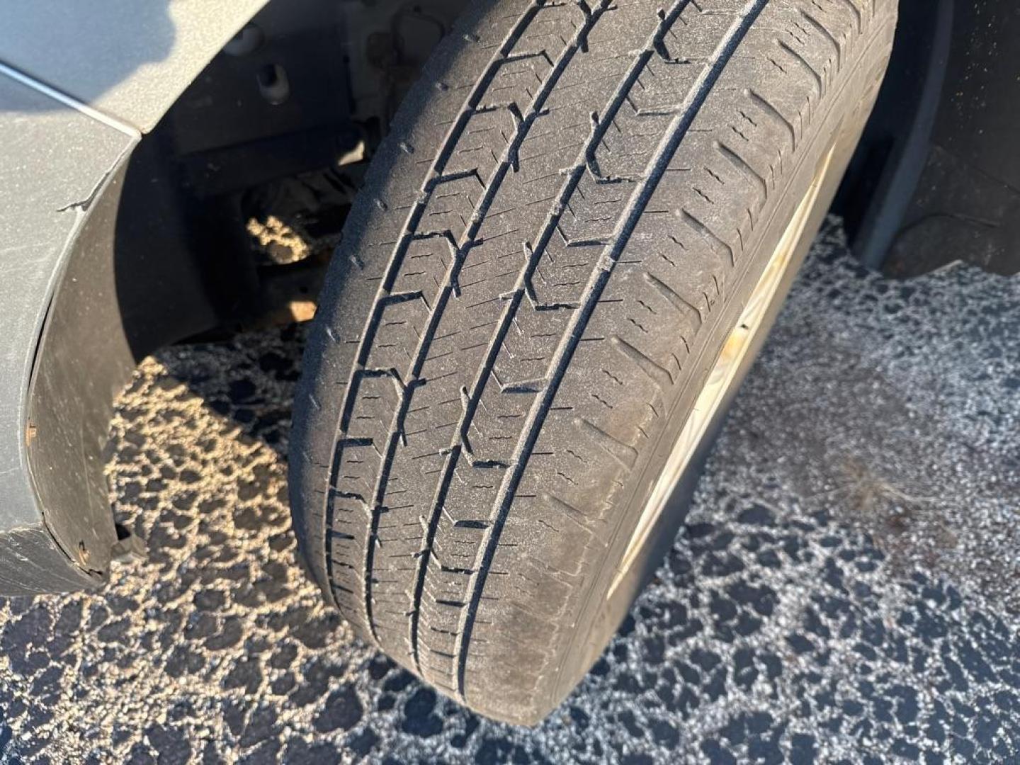 2007 GRAY FORD EDGE SEL (2FMDK48C47B) with an 3.5L engine, Automatic transmission, located at 1708 Broadway, Rockford, IL, 61104, (815) 397-5010, 42.252522, -89.069359 - Photo#9