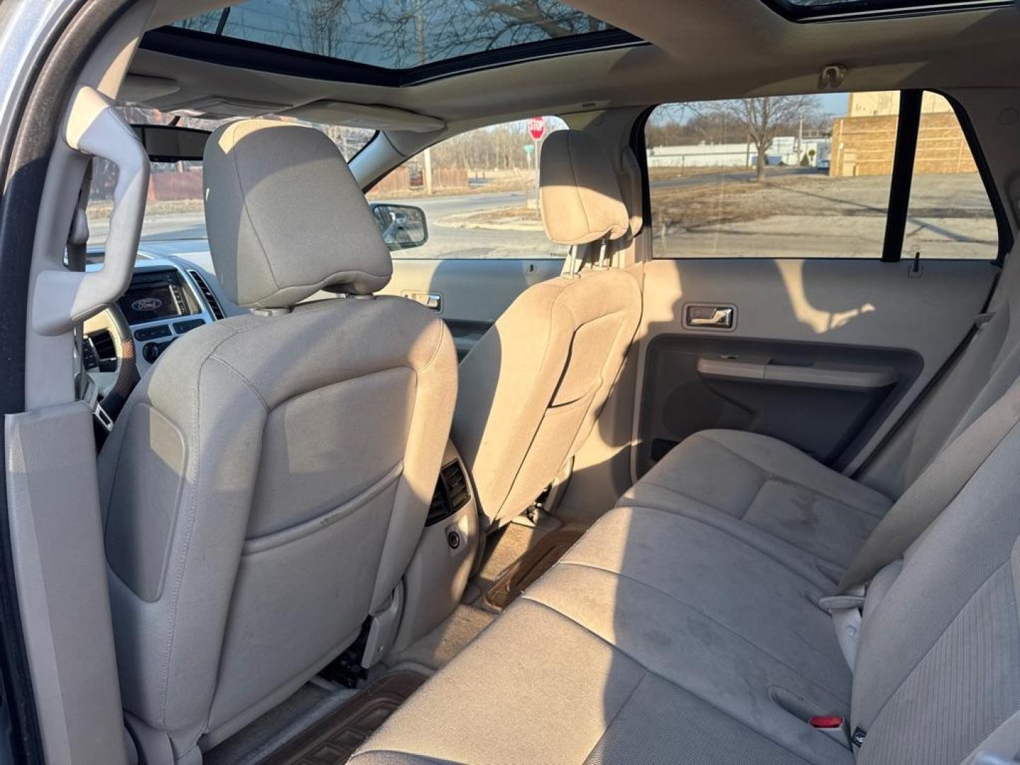 2007 GRAY FORD EDGE SEL (2FMDK48C47B) with an 3.5L engine, Automatic transmission, located at 1708 Broadway, Rockford, IL, 61104, (815) 397-5010, 42.252522, -89.069359 - Photo#4