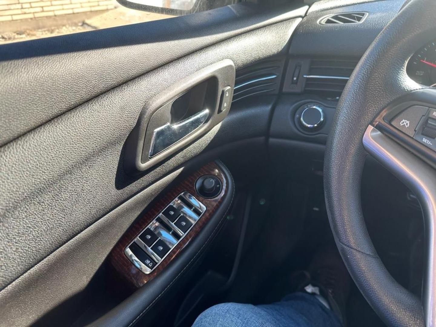 2013 GRAY CHEVROLET MALIBU 1LT (1G11D5RR1DF) with an 2.4L engine, Automatic transmission, located at 1708 Broadway, Rockford, IL, 61104, (815) 397-5010, 42.252522, -89.069359 - Photo#9