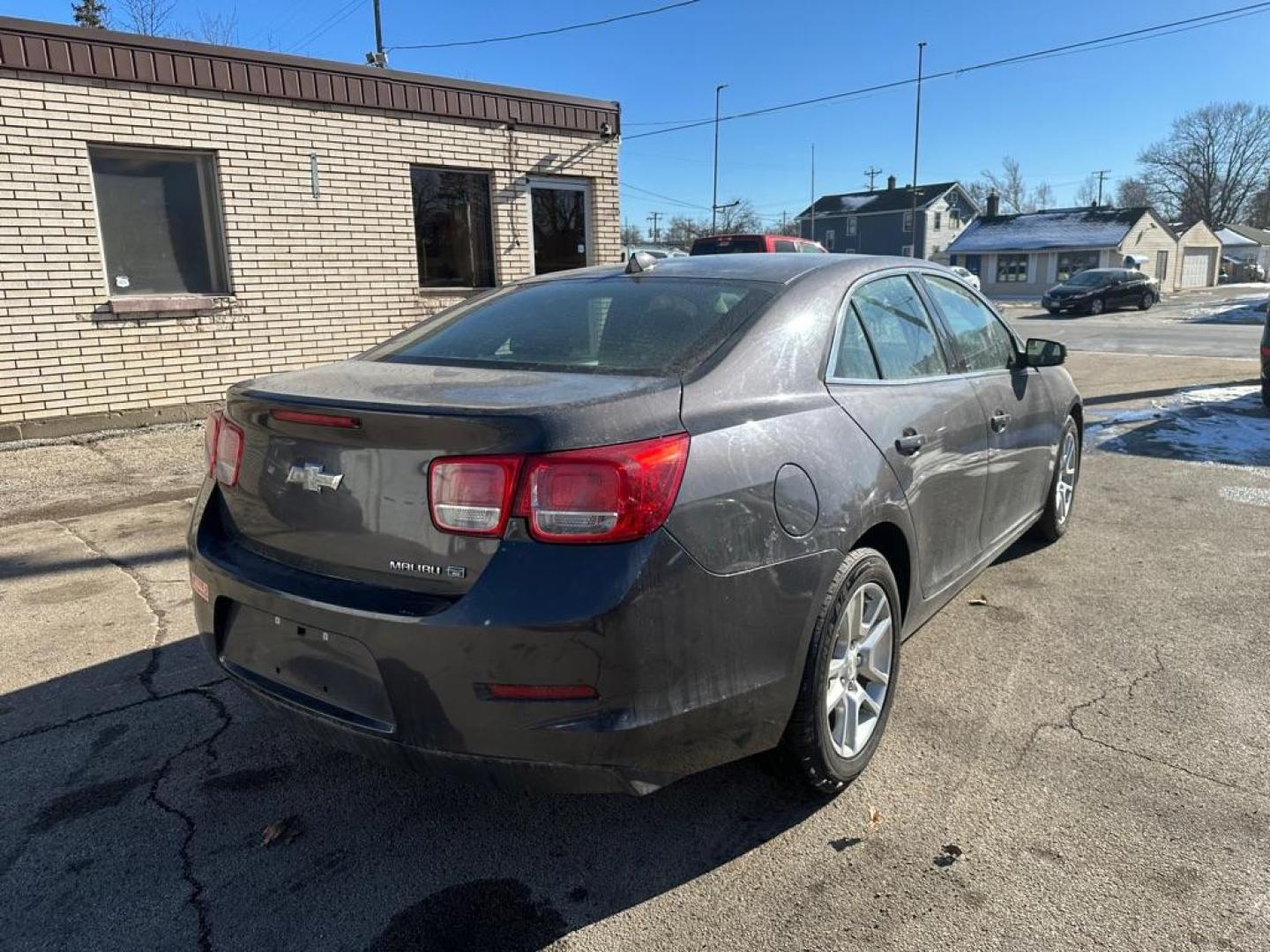 2013 GRAY CHEVROLET MALIBU 1LT (1G11D5RR1DF) with an 2.4L engine, Automatic transmission, located at 1708 Broadway, Rockford, IL, 61104, (815) 397-5010, 42.252522, -89.069359 - Photo#2