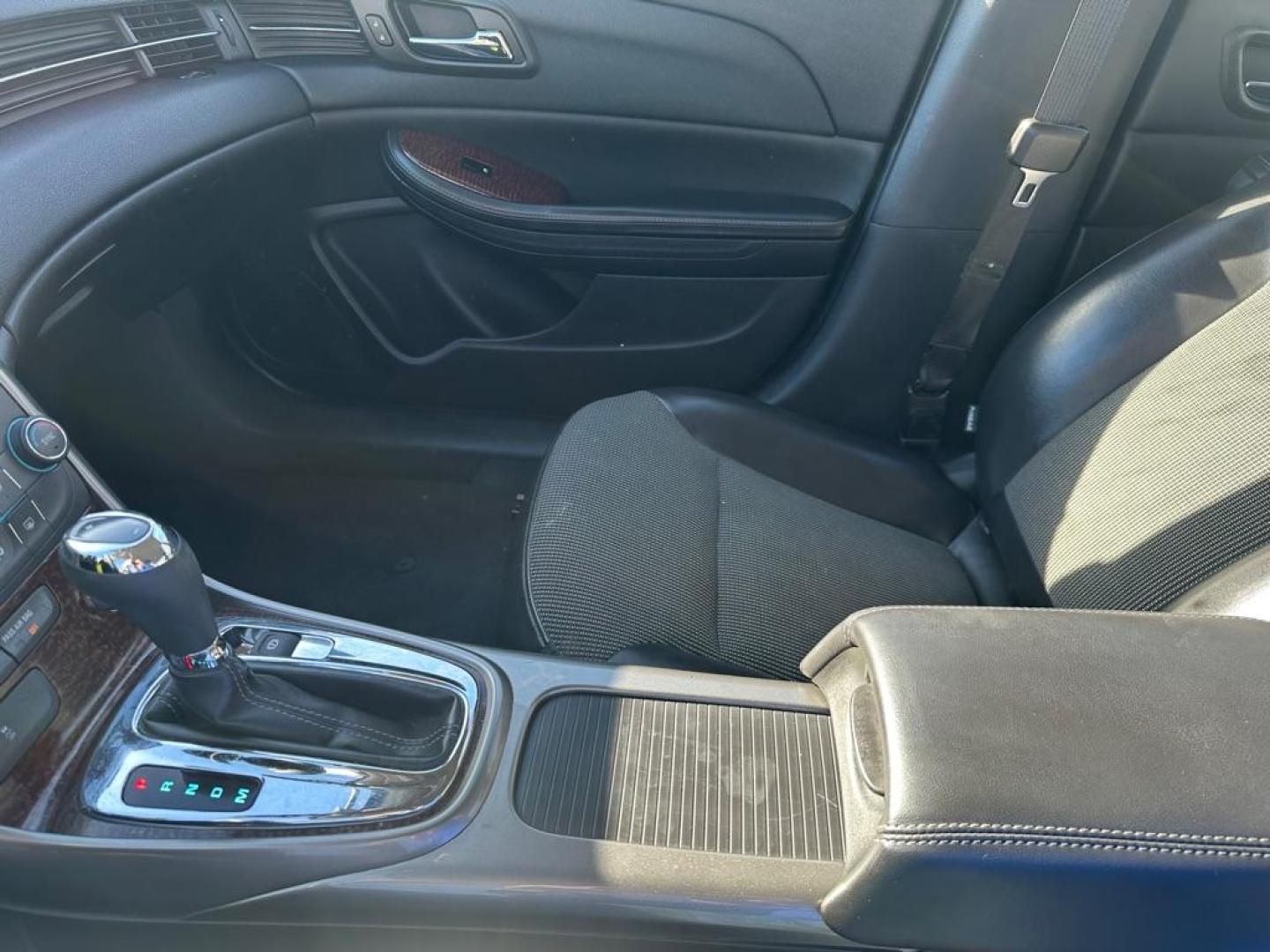 2013 GRAY CHEVROLET MALIBU 1LT (1G11D5RR1DF) with an 2.4L engine, Automatic transmission, located at 1708 Broadway, Rockford, IL, 61104, (815) 397-5010, 42.252522, -89.069359 - Photo#8