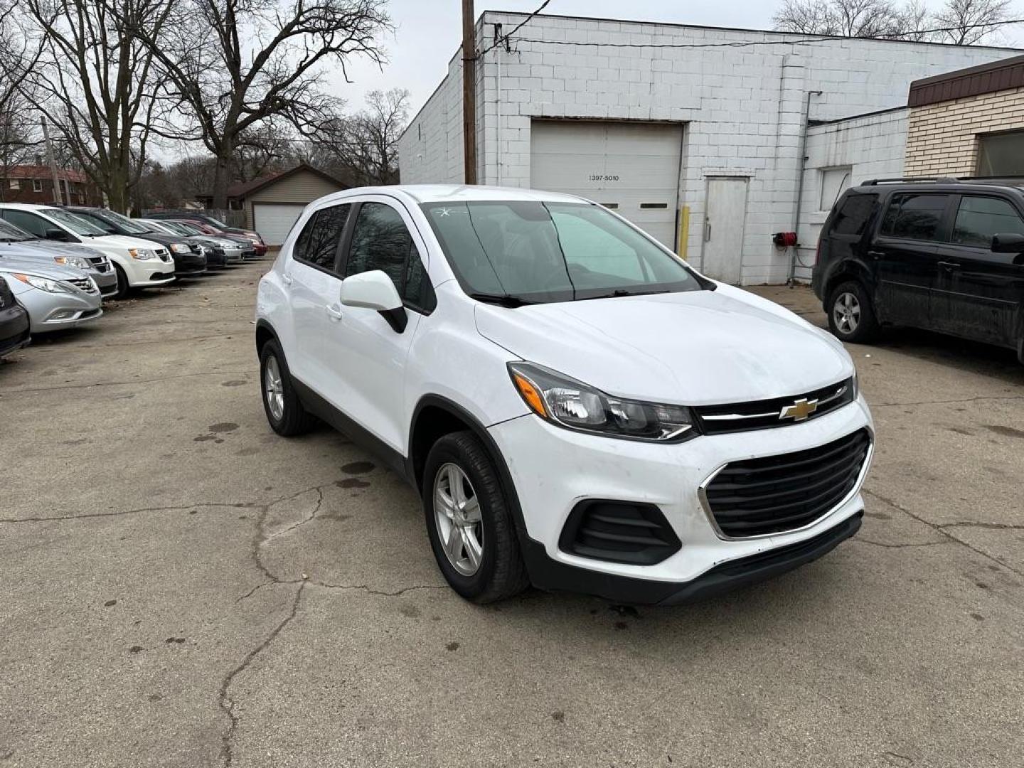 2018 WHITE CHEVROLET TRAX LS (3GNCJNSB1JL) with an 1.4L engine, Automatic transmission, located at 1708 Broadway, Rockford, IL, 61104, (815) 397-5010, 42.252522, -89.069359 - Photo#1