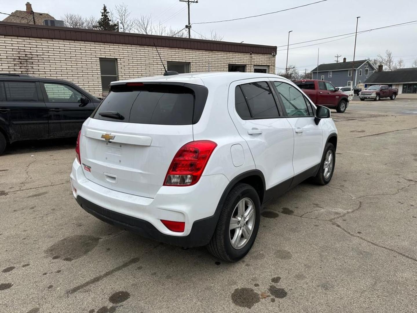 2018 WHITE CHEVROLET TRAX LS (3GNCJNSB1JL) with an 1.4L engine, Automatic transmission, located at 1708 Broadway, Rockford, IL, 61104, (815) 397-5010, 42.252522, -89.069359 - Photo#2